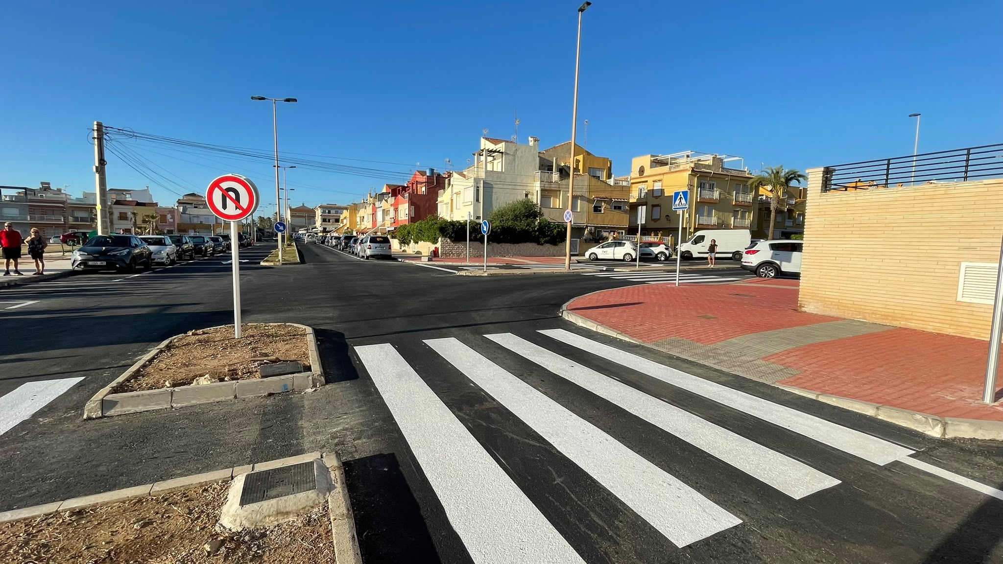 FINALIZAN LAS OBRAS DE REASFALTADO, ACCESIBILIDAD Y MEJORA DE ITINERARIOS PEATONALES EN MAR AZUL Y LO FERRÍS 2