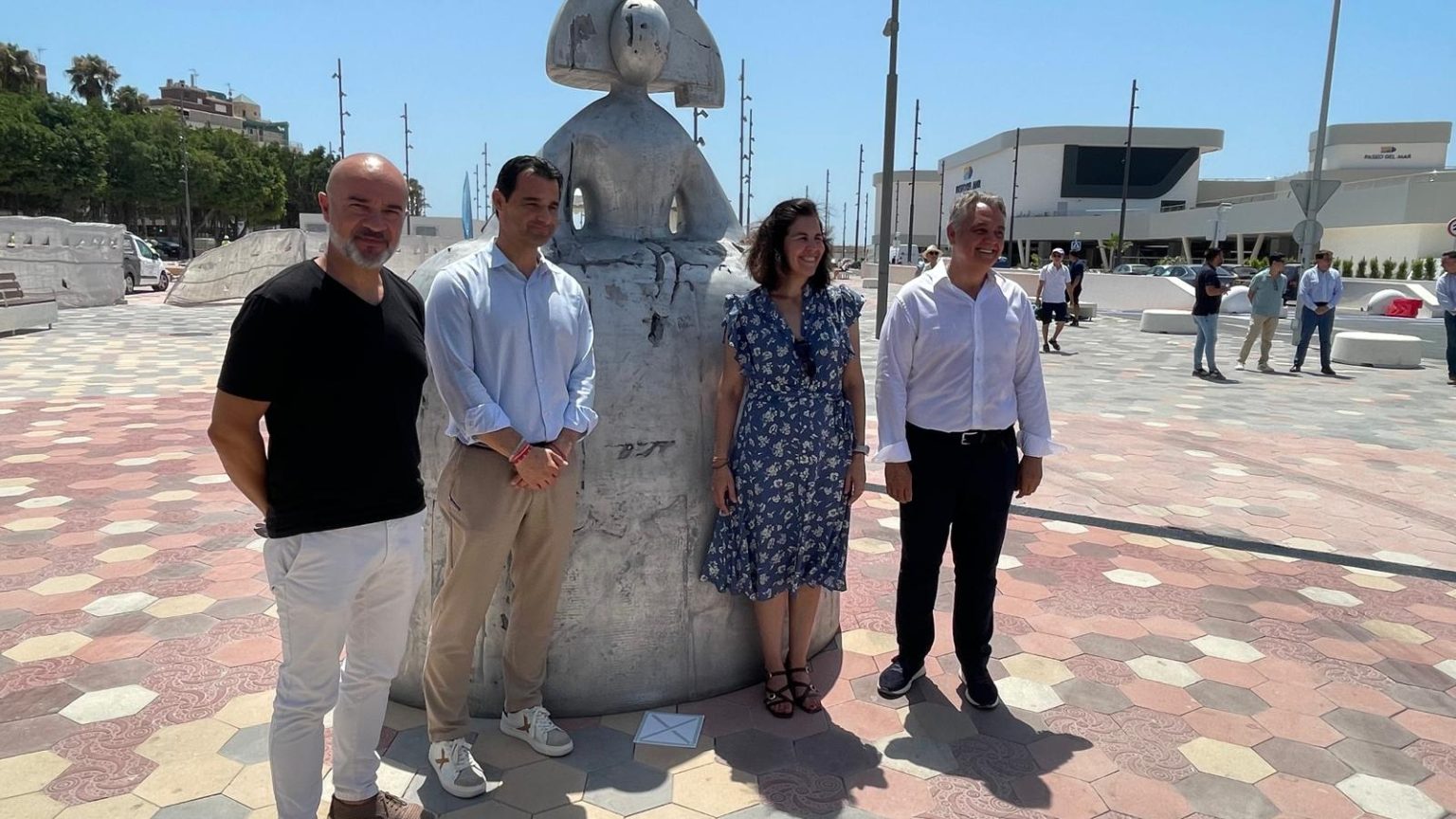 TORREVIEJA-INCORPORA-AL-PUERTO-ESCULTURAS-MONUMENTALES-DE-MANOLO-VALDES-2-1-1536×864